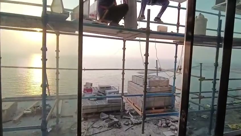 Scaffolding and the sea in the Dubai Islands construction walkthrough. Still from the construction video. The floor has not been confirmed.